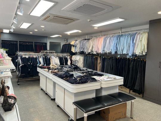 나눔교복매장 친환경제품 판매 내부