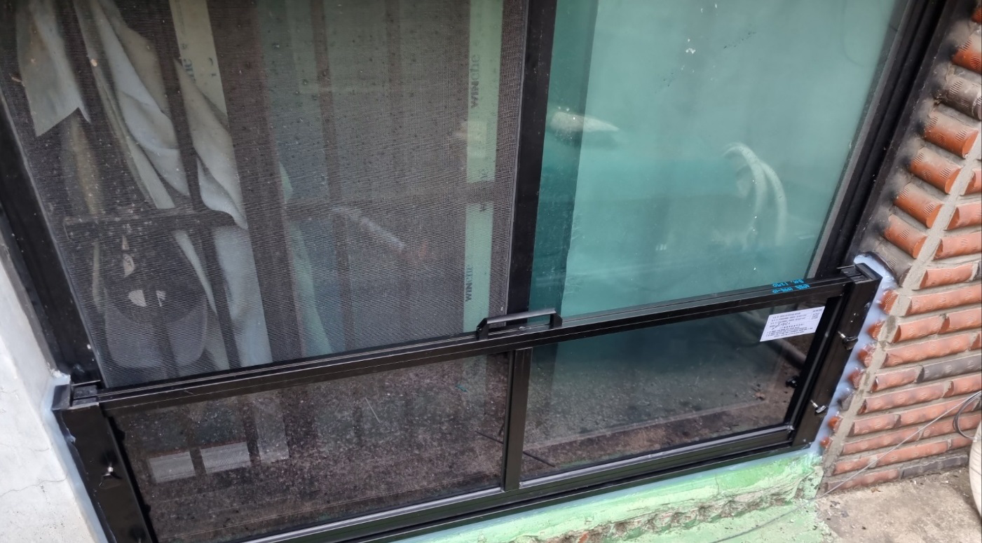 폴리카보네이트 물막이판