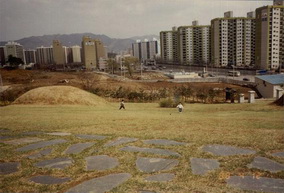 백제고분전경 의 이미지