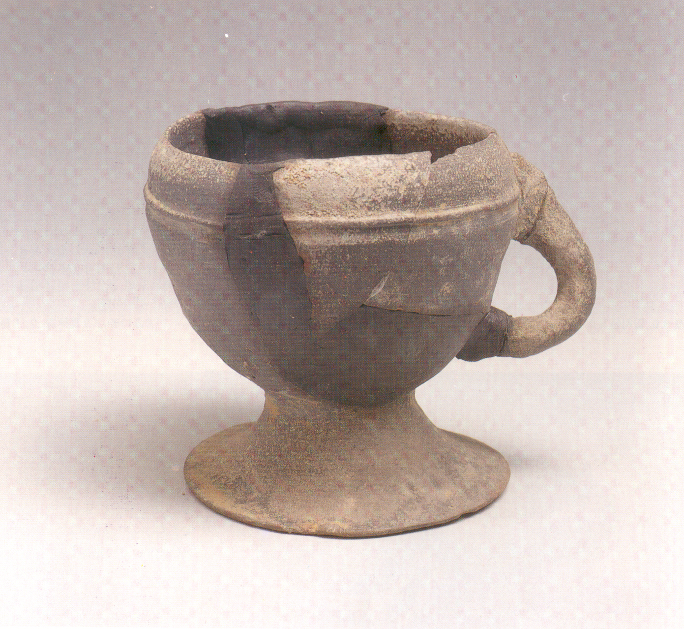 굽다리손잡이잔(Footed Cup with handle) 의 이미지